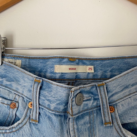 Levi’s Wedgie Jean Light Wash High Waist Vintage Style Size 25 - Picture 3 of 11